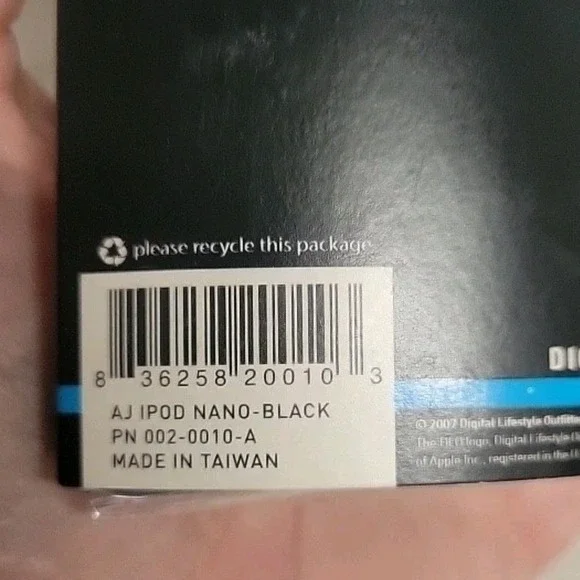 DLO Action Jacket Neoprene Case for iPod nano 1st 2nd Gen Black Armband - Picture 3 of 5